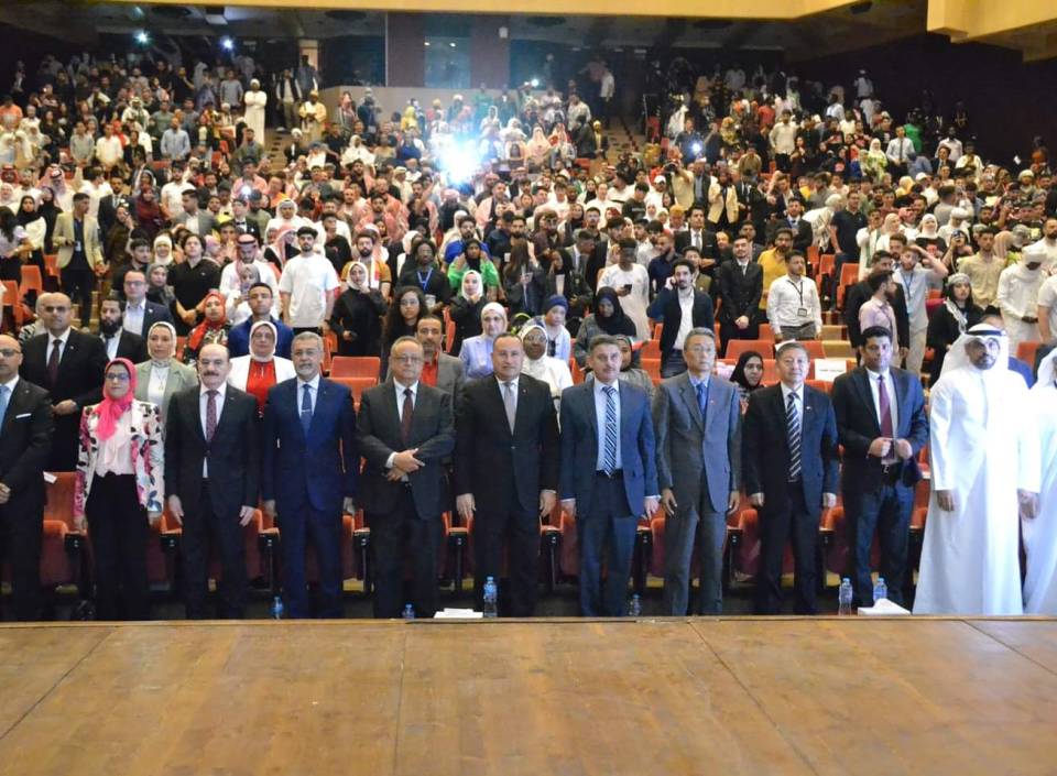 رئيس جامعة الإسكندرية يشهد إحتفالية يوم الجاليات الثقافي للطلاب الوافدين بمكتبة الإسكندرية